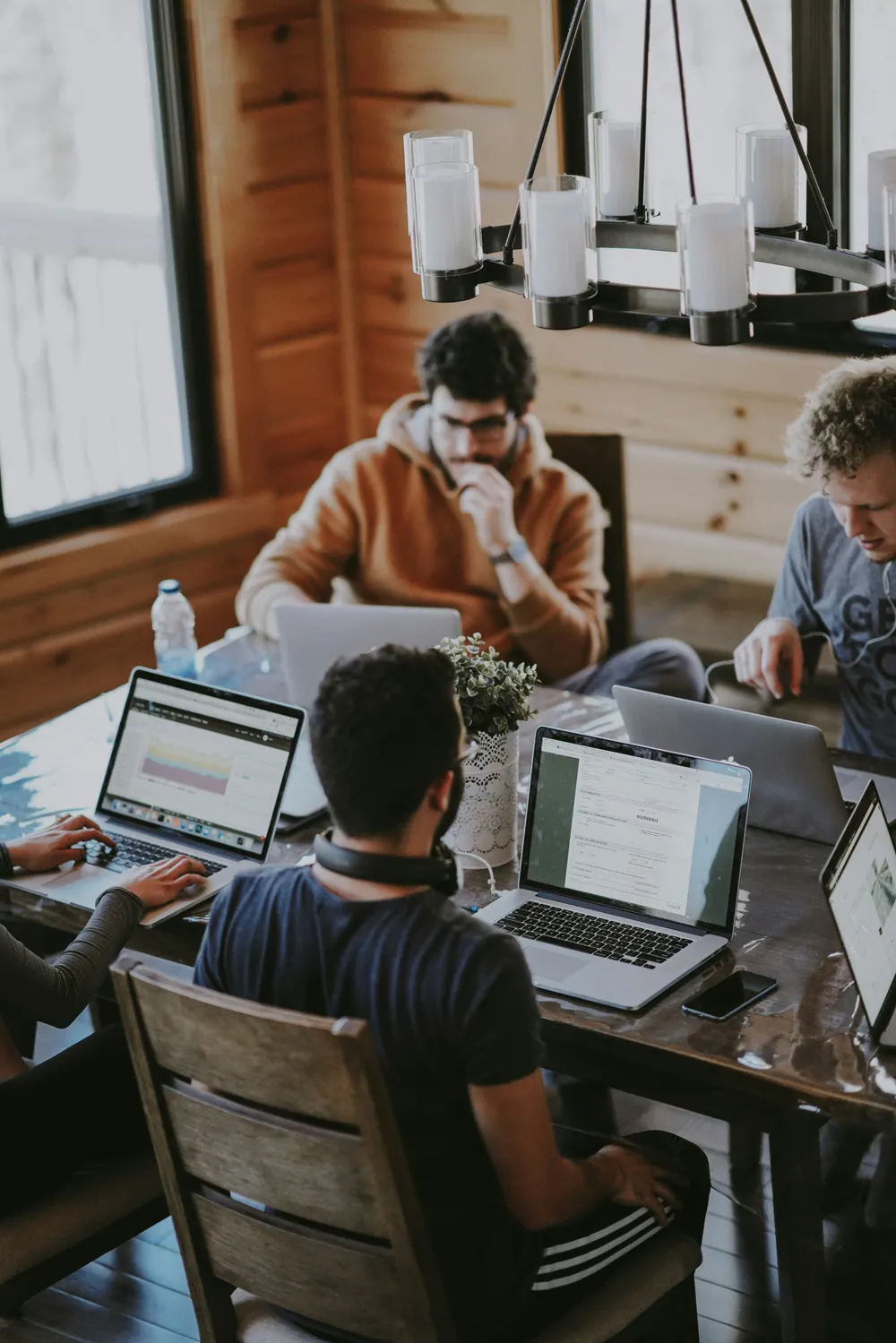 L'équipe DIGIXPERTE au travail autour d'une table